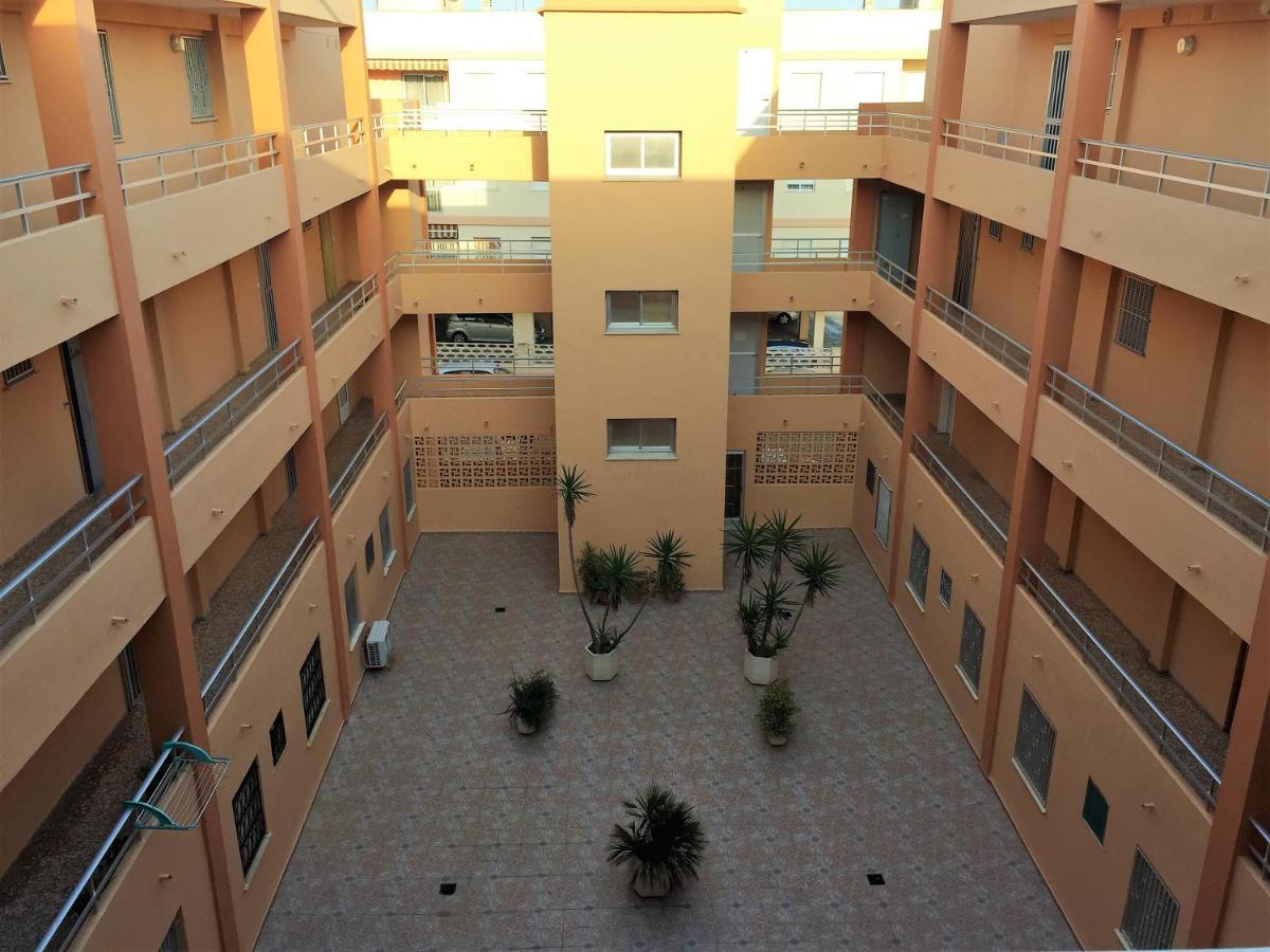 Beachfront Apartment With A Terrace Mareny Barraquetas 外观 照片